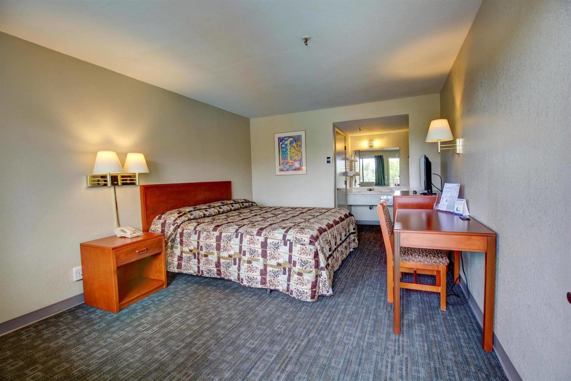 Rodeway Inn Sacramento-University Area Bagian luar foto